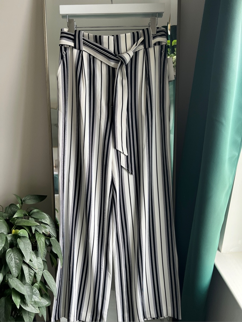 H&M Striped Wide-Leg Tie-Waist Pants - White & Black, Size 8